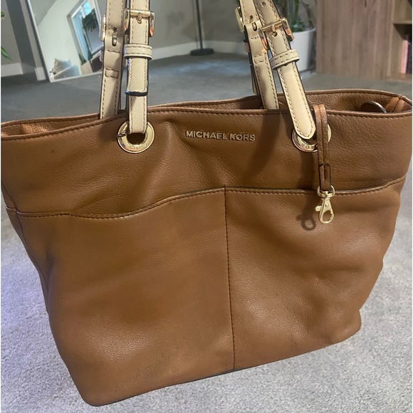 Micheal Kors - Picture 1 of 3